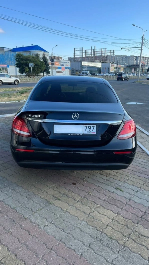 Mercedes E